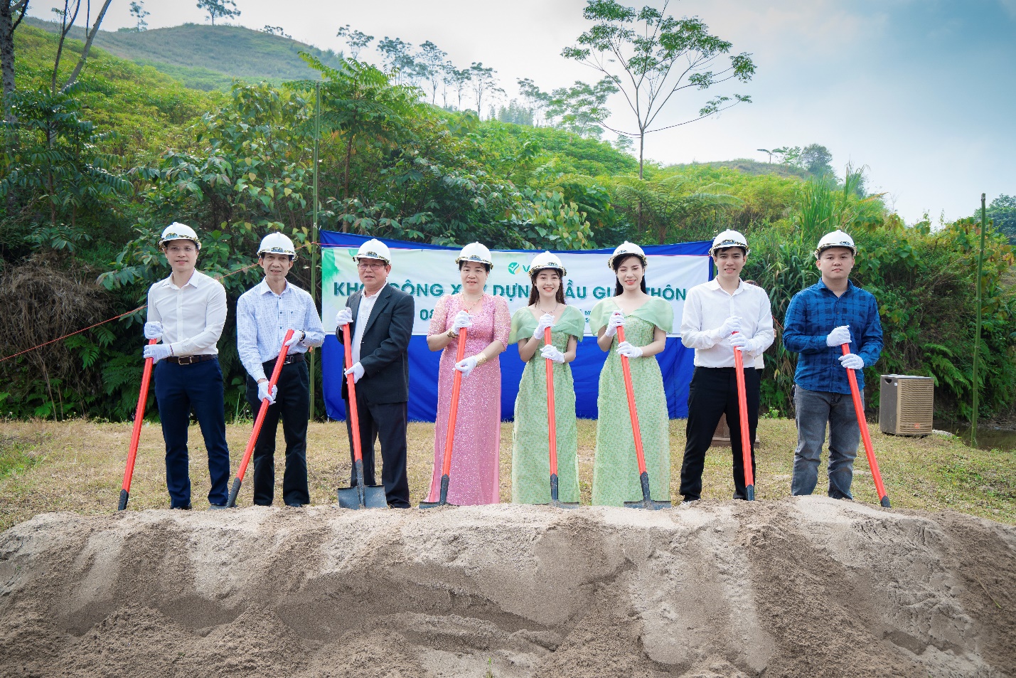 VIC Group khởi công xây dựng cầu giao thông tại bản Khe Lành, Sơn La - 1