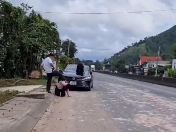 Tin tức trong ngày - Tin tức 24h qua: Thông tin bất ngờ vụ người đàn ông đạp vào đầu phụ nữ giữa đường