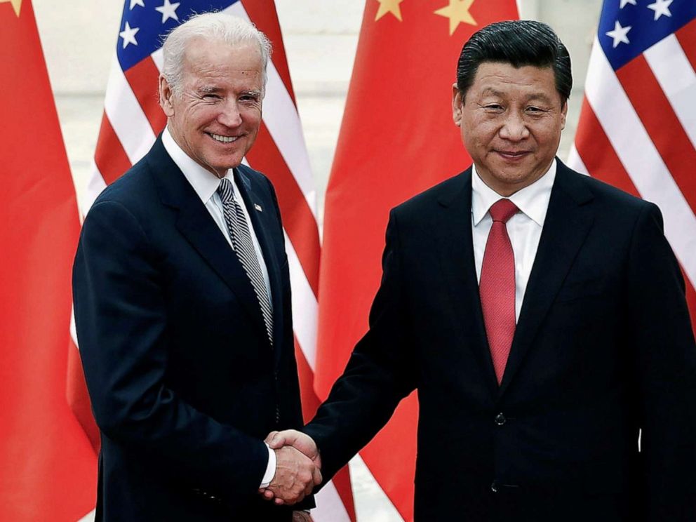 Ông Biden và ông Tập Cận Bình trong một cuộc gặp vào năm 2013 (ảnh: Reuters)