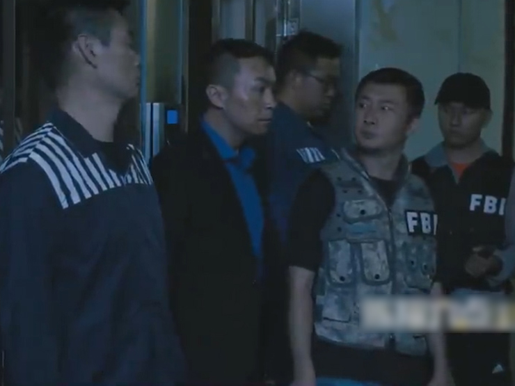 Clip hài hước - Chỉ vì thói quen khó bỏ mà người đàn ông gặp tình huống dở khóc dở cười