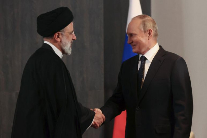 Tổng thống Iran&nbsp;Ebrahim Raisi và Tổng thống Nga Vladimir Putin. Ảnh Getty Images.&nbsp;