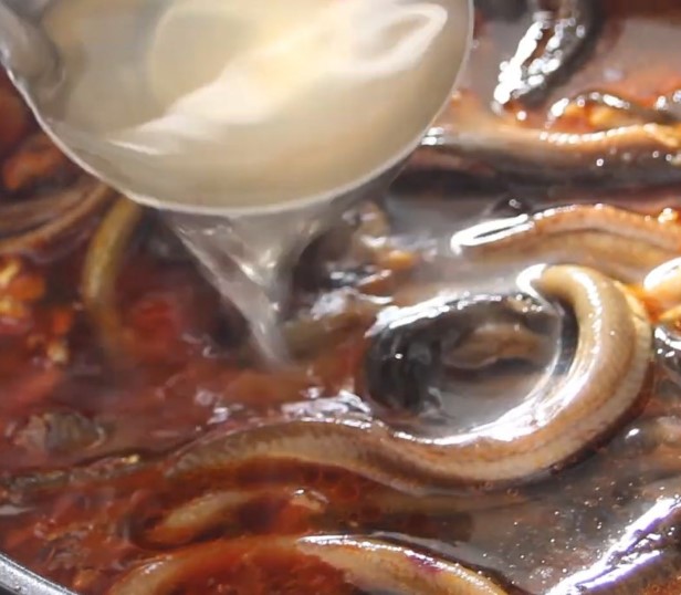 Cách nấu súp lươn Nghệ An đơn giản, thơm ngon - 6