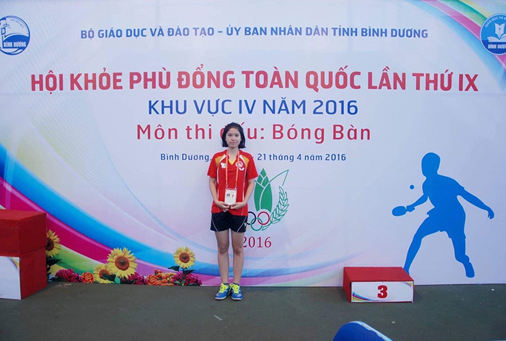 Tôi cũng thử chơi cầu lông, bơi hay bóng rổ nhưng chỉ bóng bàn mang đến “tình yêu” cho tôi. Cảm giác được cầm vợt thực sự là một điều gì đó khó tả và điều đó tiếp cho tôi rất nhiều năng lượng và động lực để tập luyện”, Thùy Chi chia sẻ.