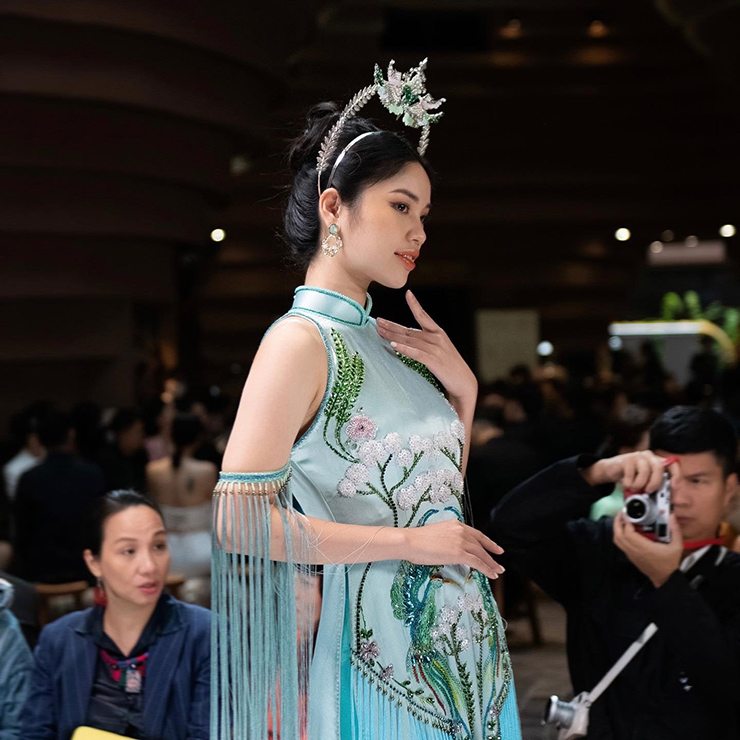 Hot girl 20 tuổi gốc Nghệ An chia sẻ khó khăn với cô khi tập luyện bóng bàn là sự kiên nhẫn và linh hoạt: “Kiên nhẫn để nắm bắt được đúng thời điểm cần đánh bóng và trong việc tập luyện để có thể vượt qua giới hạn bản thân. Bóng bàn cũng đòi hỏi sự linh hoạt rất cao khi bóng đến rất nhanh và biến hoá khó lường”.