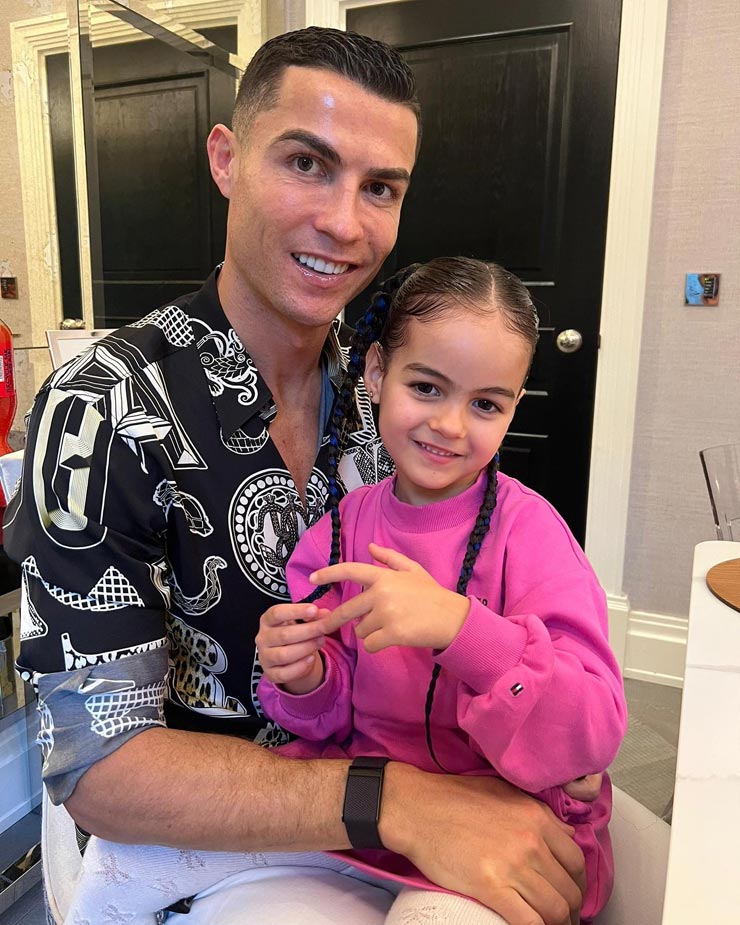 Ronaldo vui vẻ tổ chức sinh nhật con gái 5 tuổi cho con gái cưng Alana Martina