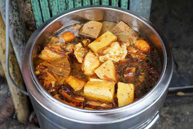 Nồi thịt kho mang hương vị đặc trưng riêng của quán