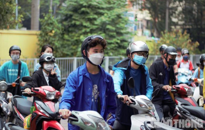 Hà Nội: Tình trạng xếp hàng đổ xăng đã “hạ nhiệt” - 2