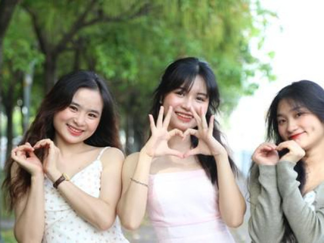 Du lịch - Điểm check in mới của giới trẻ Sài thành: Hàng cây lộc vừng thay lá đậm sắc thu