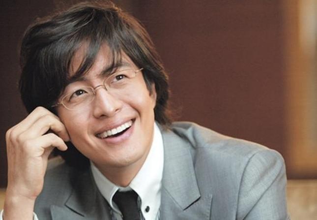 “Ông hoàng Hallyu” Bae Yong Joon rời bỏ showbiz từ lâu. Ảnh: Naver.