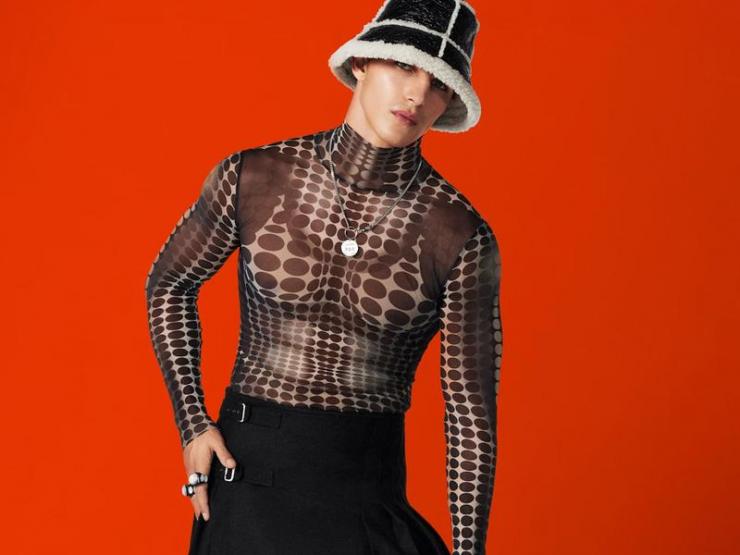 Thời trang - Jean Paul Gaultier hướng tới tương lai viễn tưởng với đàn ông mặc váy và áo nịt ngực