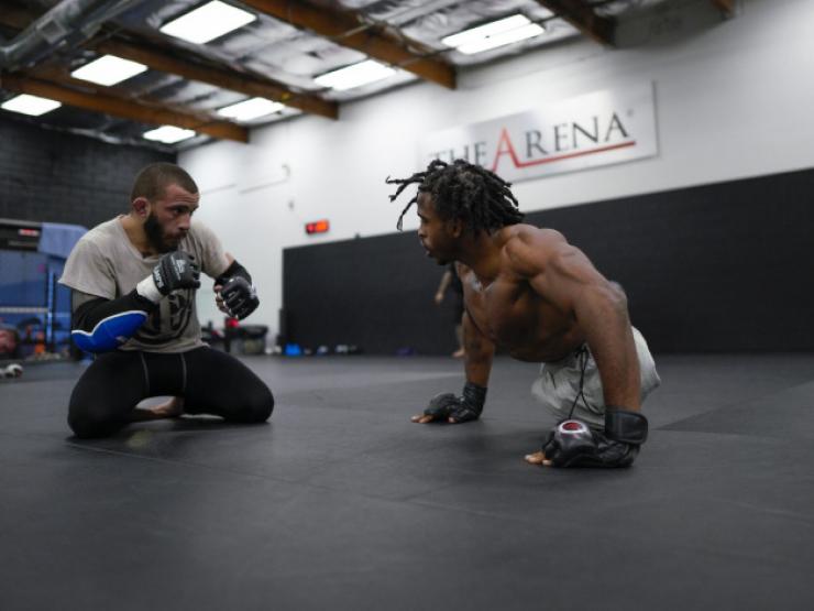 Thể thao - Lực sĩ chống đẩy 148 lần/3 phút, không chân vẫn thượng đài đấu MMA