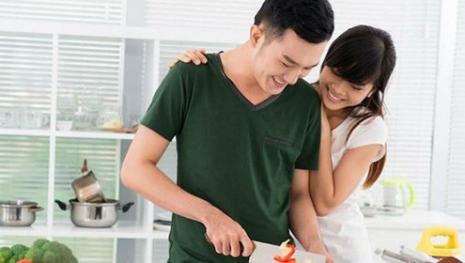 Những cặp đôi theo nếp nghĩ truyền thống - phụ nữ chăm lo việc nhà là chính - thường trân trọng giá trị hôn nhân hơn so với các cặp đôi hiện đại mà việc nhà được chia đều, hoặc đàn ông làm nhiều hơn.&nbsp;