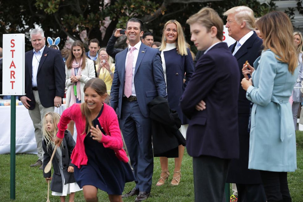 Mới 12 tuổi nhưng Barron đã cao bằng ông Trump.