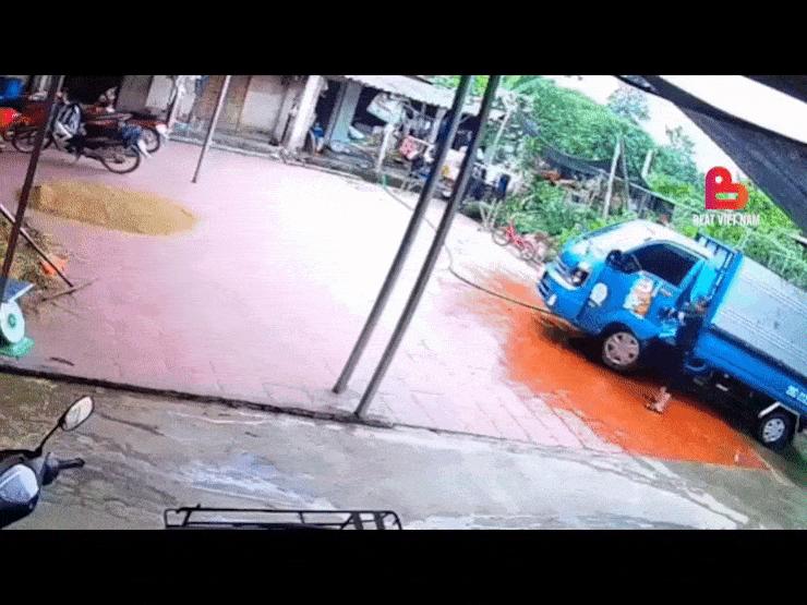 Ô tô - Clip: Người phụ nữ nhầm chân ga thiếu chút thì có cái "nhà mới"