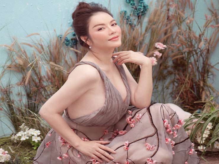 Thời trang - Lý Nhã Kỳ từng “than phiền” khổ sở vì vòng 1 đẫy đà nhưng vẫn "nghiện" váy áo o ép