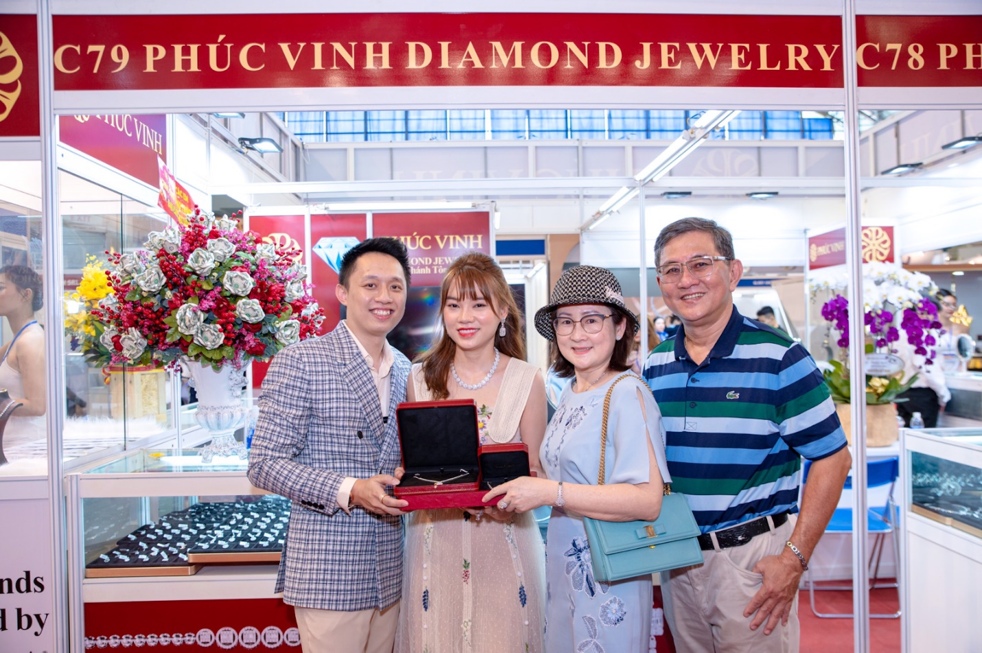 Phúc Vinh Diamond Jewelry xuất hiện nổi bật nhờ thiết kế tinh tế và độc đáo 