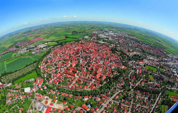 Thị trấn độc đáo ở Đức nơi người dân lấy kim cương làm gạch xây nhà - 2