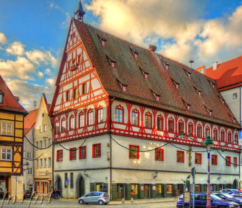 Thị trấn độc đáo ở Đức nơi người dân lấy kim cương làm gạch xây nhà - 1
