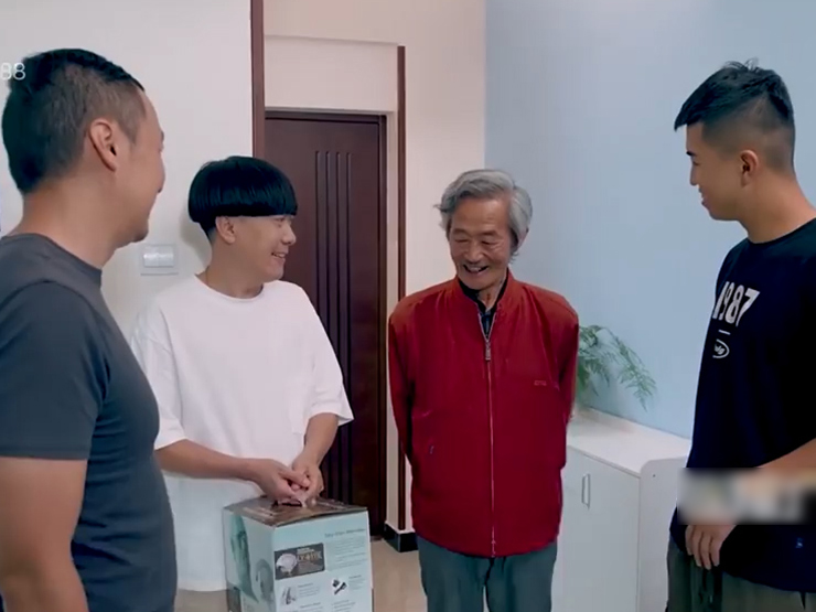 Clip hài hước - Tình huống khiến các chàng trai không bao giờ dám "ăn chực" hàng xóm nữa