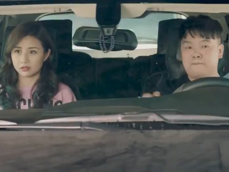 Clip hài hước - Khi tình yêu đến bất ngờ muốn chạy trốn cũng không thoát!