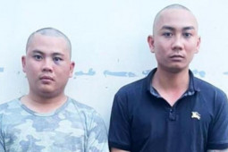 Pháp luật - Bắt hai đối tượng dùng dao truy sát phụ nữ, cướp xe máy