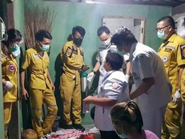 Phi thường - kỳ quặc - Vợ ở trong nhà tắm quá lâu, chồng lo lắng vào kiểm tra thì hoảng hốt vì cảnh tượng trước mắt