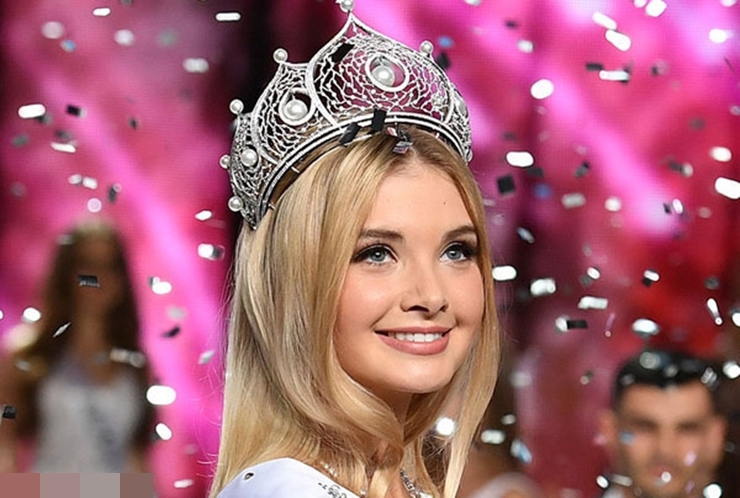 Polina Popova có chiều cao 1m77 cùng số đo vòng eo là 60 cm.&nbsp;
