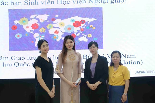 Nữ sinh Điện Biên đa tài trúng tuyển kỳ thực tập ở Bộ Ngoại giao - 10