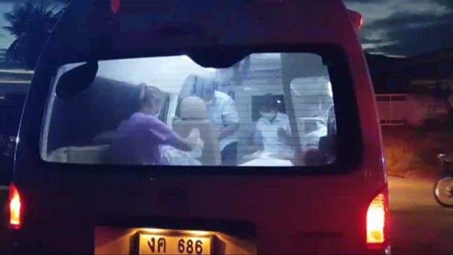 Vợ ở trong nhà tắm quá lâu, chồng lo lắng vào kiểm tra thì hoảng hốt vì cảnh tượng trước mắt - 3