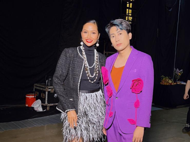 Ca nhạc - MTV - Hot TikToker hút hơn 70 triệu view gây ấn tượng mạnh bên cạnh loạt "chân dài" là ai?