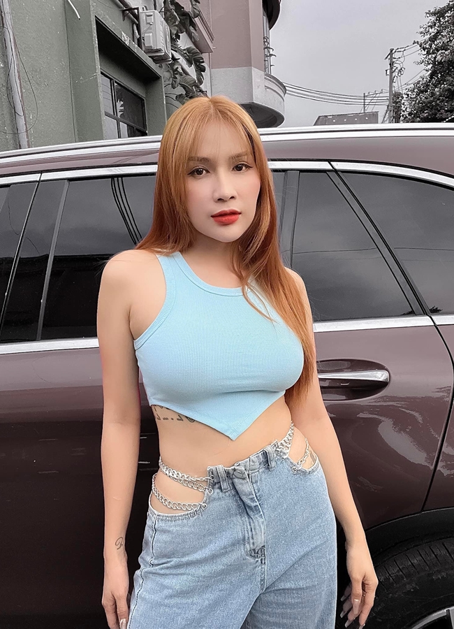 Trong những tấm hình diện bikini, người đẹp quê Hậu Giang lộ body nóng bỏng, thu hút.
