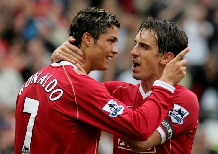 Ronaldo và&nbsp;Neville từng là đồng đội của nhau ở MU