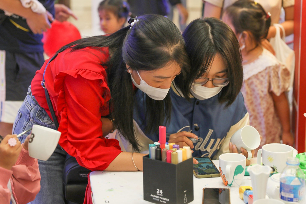 Không chỉ các bạn Gen Z mà ngay cả các bậc phụ huynh cũng hào hứng tham gia