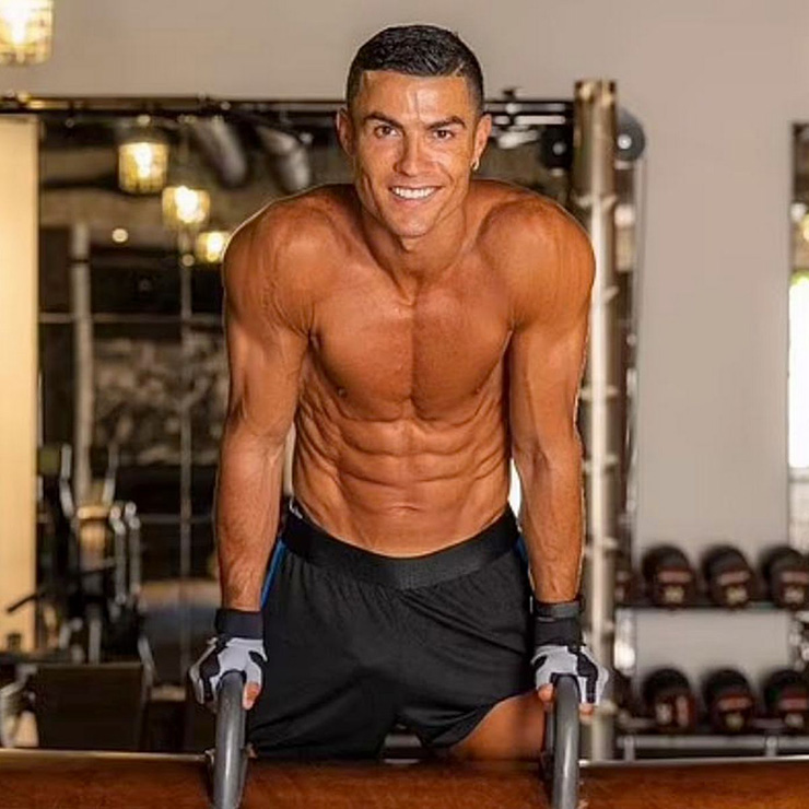 Cơ bắp của Ronaldo đẹp tựa VĐV thể hình&nbsp;