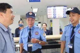 Pháp luật - Chủ tịch Đồng Tháp thưởng nóng lực lượng bắt kẻ cướp ngân hàng