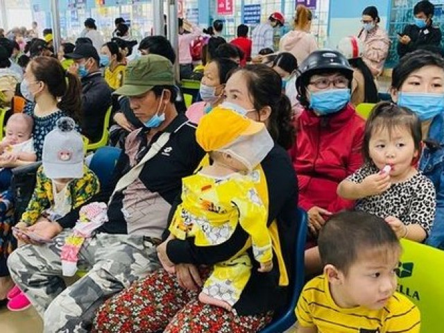 Sức khỏe đời sống - Trẻ mắc bệnh "ùn ùn", nhiều bệnh viện quá tải vì "nợ miễn dịch" hậu COVID-19