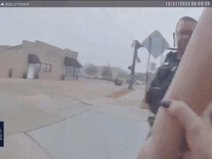 Video: Tưởng người đàn ông mang theo súng, cảnh sát quyết bắt giữ đến cùng và kết cục