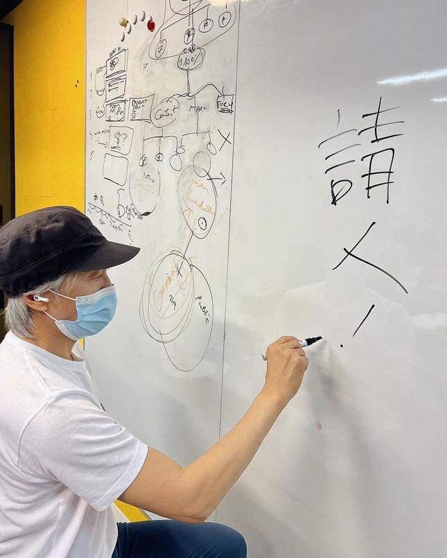 Châu Tinh Trì vẫn miệt mài làm việc ở tuổi 60.