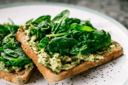 Ẩm thực - Loại rau rẻ bèo là “bảo bối” dưỡng gan, tinh mắt, giúp cơ xương chắc khỏe