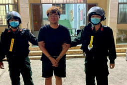 Pháp luật - Tống tiền bạn gái bằng ảnh “nóng”