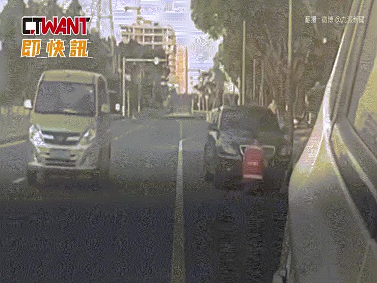 Thế giới - Chủ xe sang bắt lao công quỳ xin lỗi khiến dân mạng Trung Quốc phẫn nộ