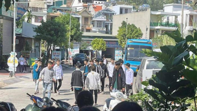 Công an điều tra nhóm học sinh hỗn chiến trong quán cà phê ở Quảng Ninh - 1
