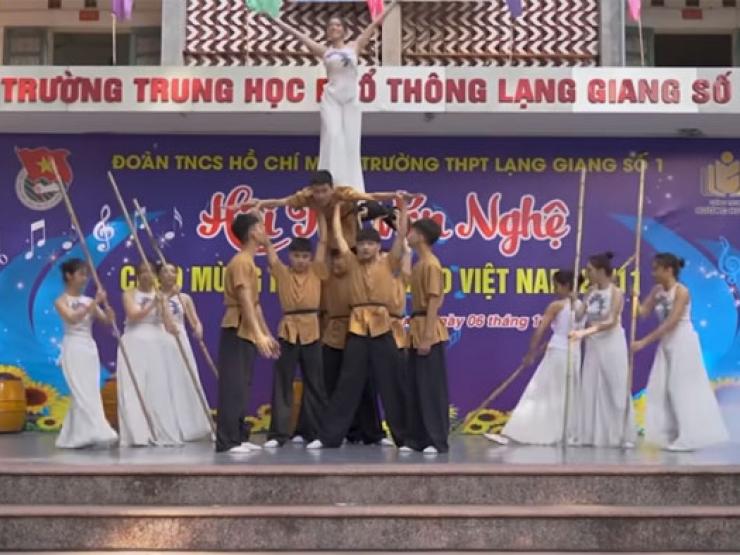 Bạn trẻ - Cuộc sống - Nổi da gà với màn trình diễn chào mừng ngày Nhà giáo Việt Nam 20/11