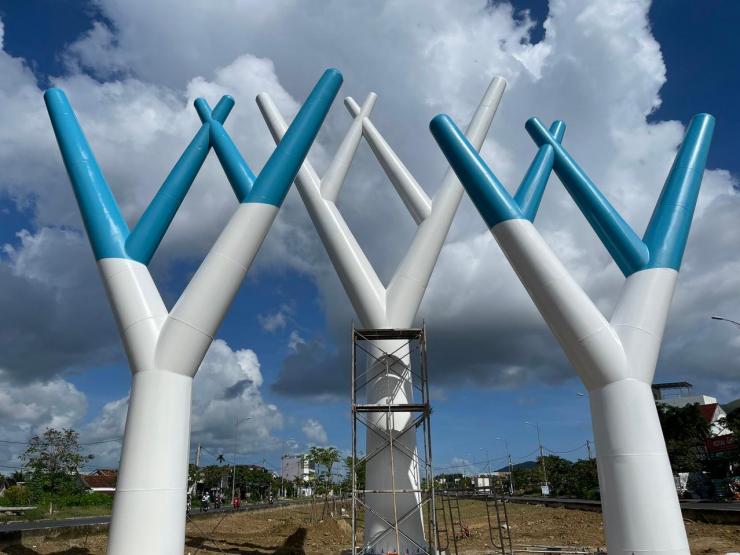 Tin tức trong ngày - Khánh Hoà lên tiếng về biểu tượng lạ trên đường vào thành phố Nha Trang