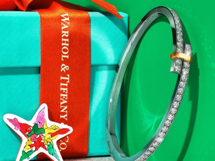 Thời trang công sở - Những món quà hàng hiệu hợp túi tiền bất ngờ từ các nhà mốt xa xỉ