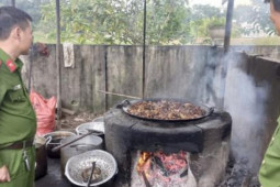 Phát hiện một cơ sở chế biến gần 1 tấn mỡ "bẩn"