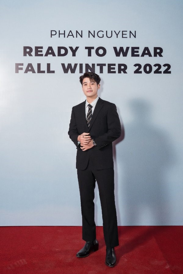 Hot Tiktoker Hà Việt Anh tại show diễn