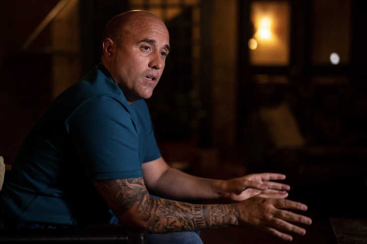 Cựu đặc vụ chống ma túy Mỹ&nbsp;Jose Irizarry trả lời phỏng vấn hãng tin AP trước khi bị áp giải tới nhà tù liên bang ở Puerto Rico.
