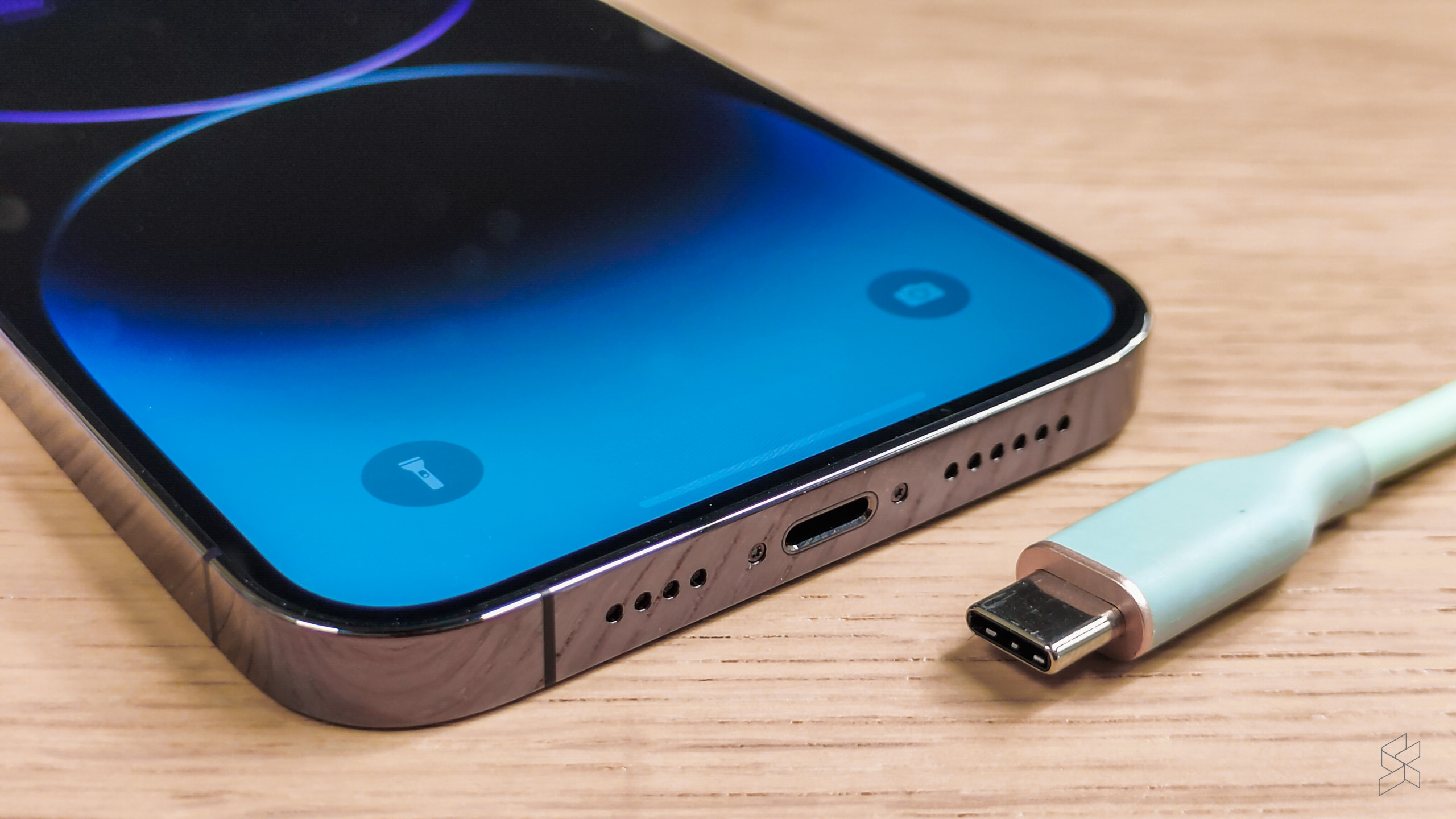 USB- C sẽ giúp iPhone 15 Pro như "hổ thêm cánh" - 2