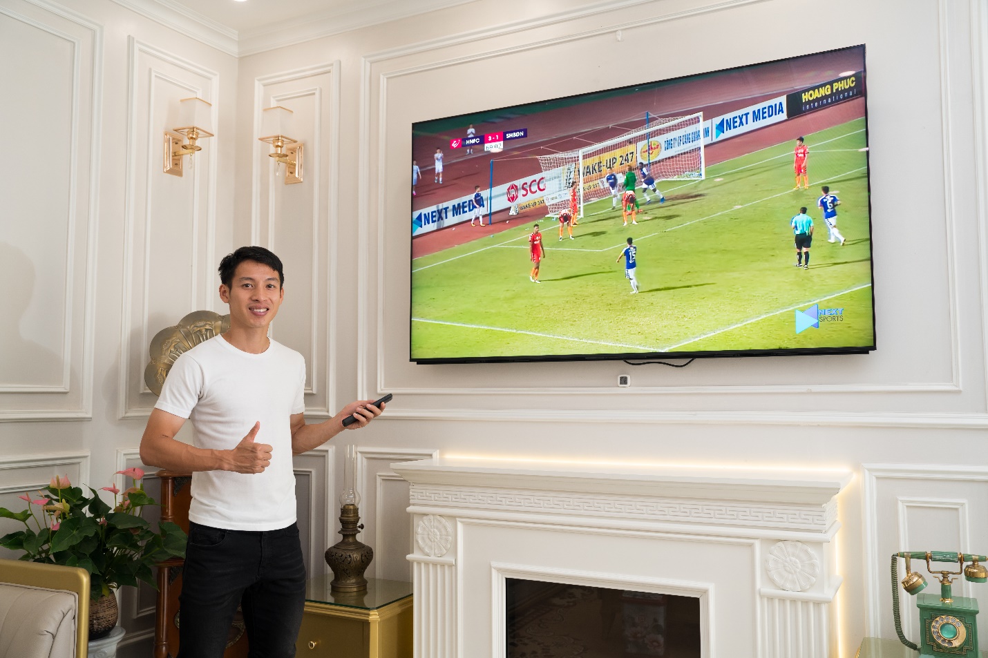 Lộ diện chiếc TV được đội trưởng Đỗ Hùng Dũng chọn để xem World Cup - 2